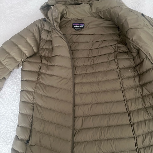 Patagonia Women's Khaki Puffer Jacket - Picture 5 of 6